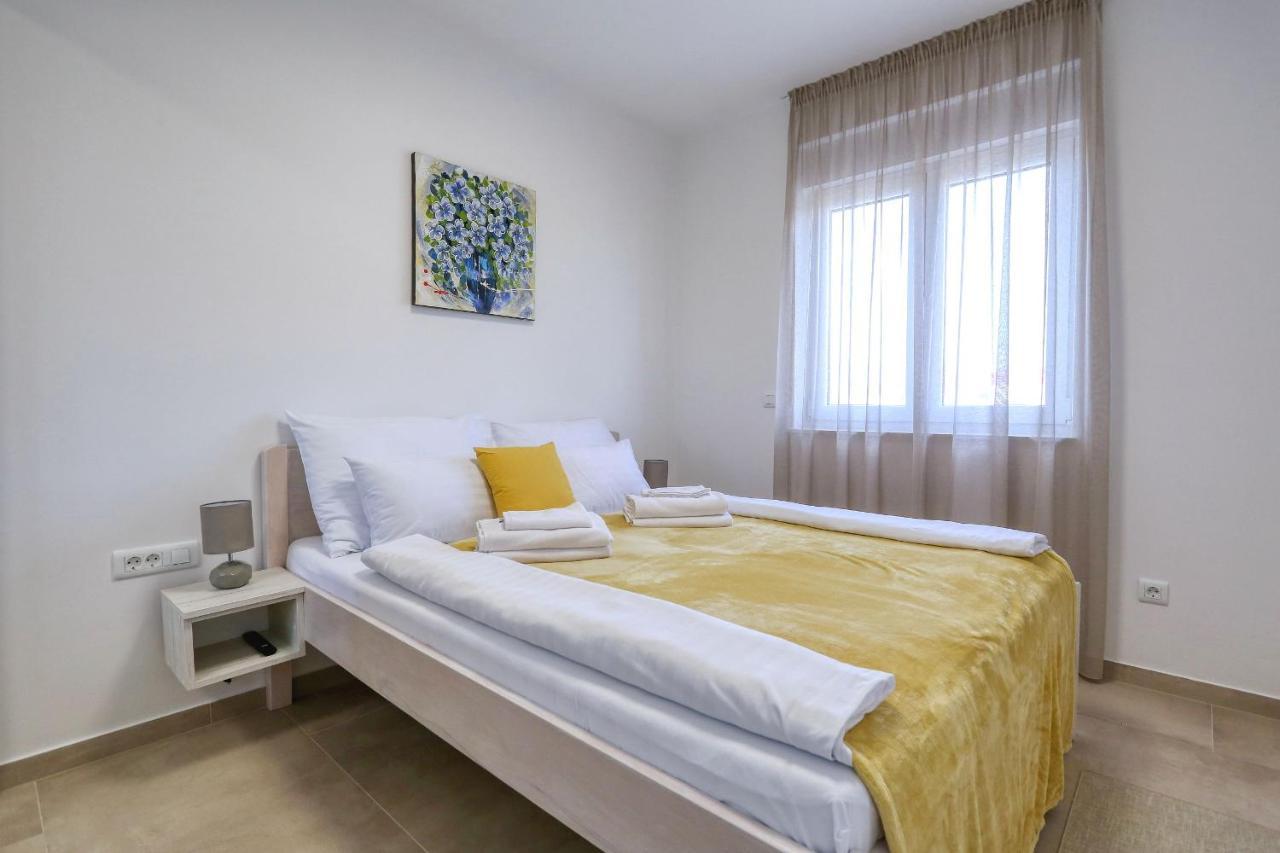 Apartments Bonaca With Jacuzzi Privlaka  Exterior foto